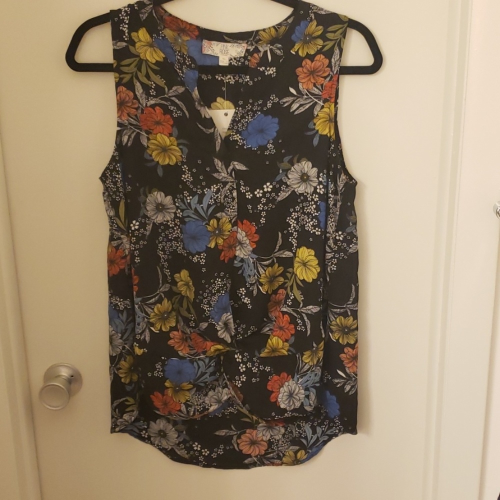 Floral tank top with twist bottom